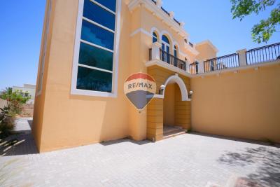 Single-Row Legacy Nova Contemporary Villa | Jumeirah Park | Vacant