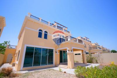 Single-Row Legacy Nova Contemporary Villa | Jumeirah Park | Vacant